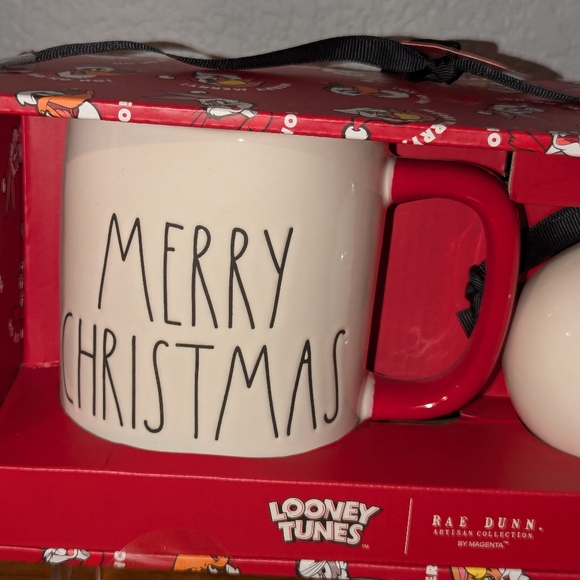RAE DUNN LOONEY TUNES "MERRY CHRISTMAS" MUG  & TWEETY BIRD ORNAMENT NIB NEW - Picture 3 of 6